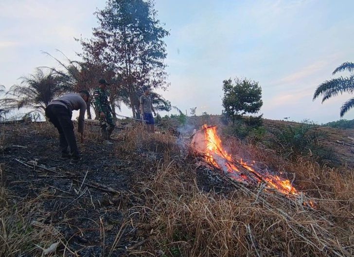 Photo of Respon Cepat Hotspot, Polsek Beduai Turun Langsung Pastikan Tidak Terjadi Karhutla Meluas