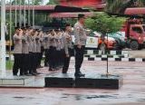Photo of Kapolres Sanggau Tekankan Integritas dan Pelayanan Prima kepada Masyarakat saat Pimpin Apel Pagi