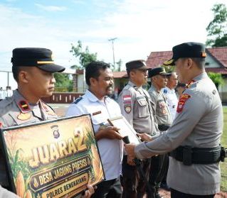 Polres Bengkayang Beri Penghargaan Desa dan Personel Penggerak Ketahanan Pangan