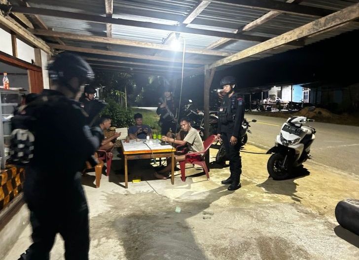 Photo of Patroli Harkamtibmas Brimob Kalbar, Wujud Nyata Komitmen Polri Hadir di Tengah Masyarakat