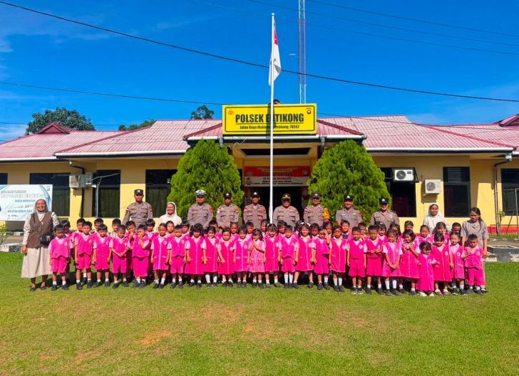 Photo of Tawa Ceria Anak PAUD Warnai Polsek Entikong, Polisi Kenalkan Disiplin dan Keselamatan Sejak Dini