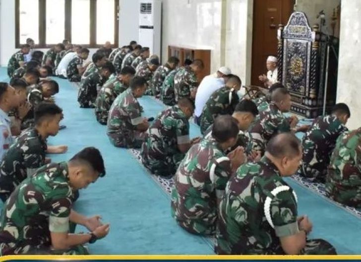 Photo of Lanud Supadio Gelar Doa Bersama untuk Kelancaran Latihan Kesiagaan II Kodau I “Reksa Siaga”
