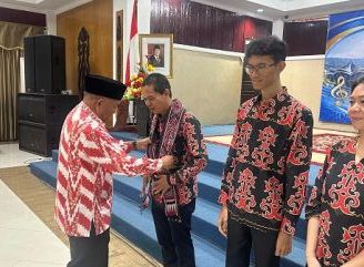 Wabup Juli Lepas Peserta Pesparawi Nasional XIV ke Manokwari