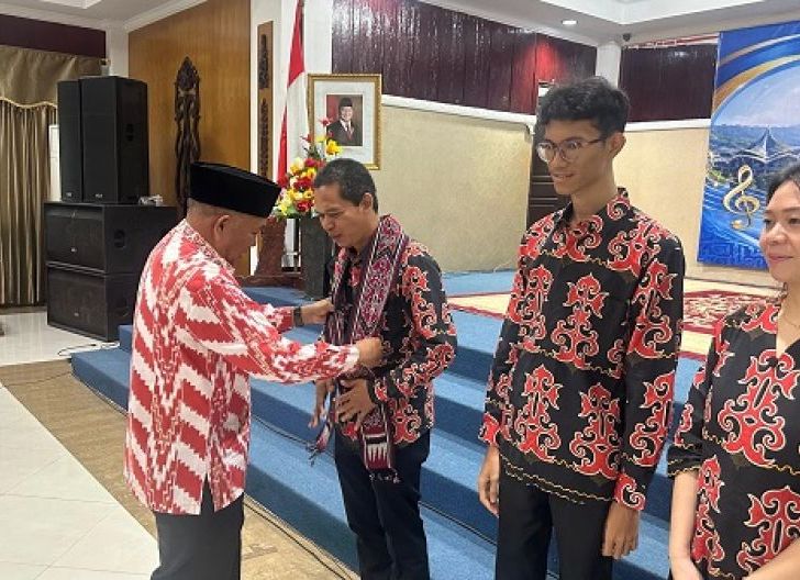 Photo of Wabup Juli Lepas Peserta Pesparawi Nasional XIV ke Manokwari