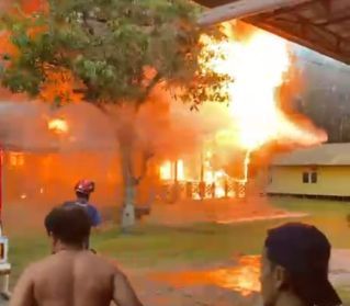 Diduga Akibat Korsleting Listrik, Sebuah Rumah di Sanggau Hangus Terbakar