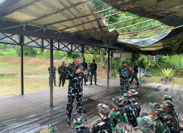 Photo of Danbrigif TP 32/Mangkalihat, Tinjau Langsung Pelaksanaan Kegiatan Menembak Reaksi Lanjutan Triwulan II