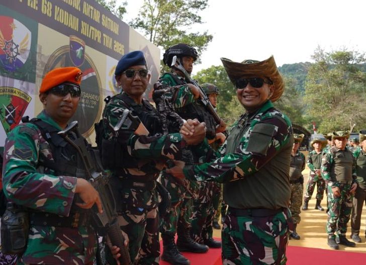 Photo of Momentum Perkuat Sinergi TNI-Polri, Semarak Pangdam XII/Tpr Tutup Lomba Tembak HUT ke-68 Kodam