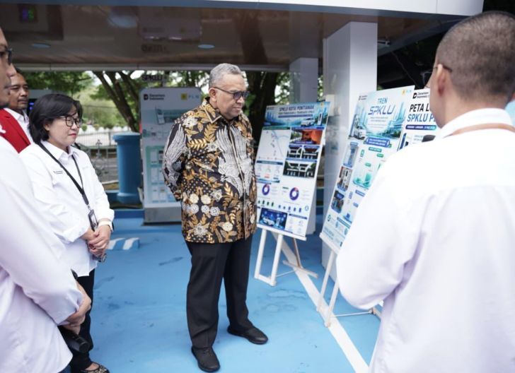 Photo of Wamenaker Tinjau SPKLU PLN, Dorong Percepatan Pengembangan Ekosistem Kendaraan Listrik Nasional