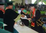 Photo of Dekan Fakultas Hukum UM Pontianak Raih Predikat Wisudawan Terbaik PDIH UNISSULA