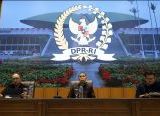 Photo of DPR: Meski Sulit, Perkuat Struktur Ekonomi dan Diversifikasi Perdagangan agar Rupiah Tidak Tergantung Dolar