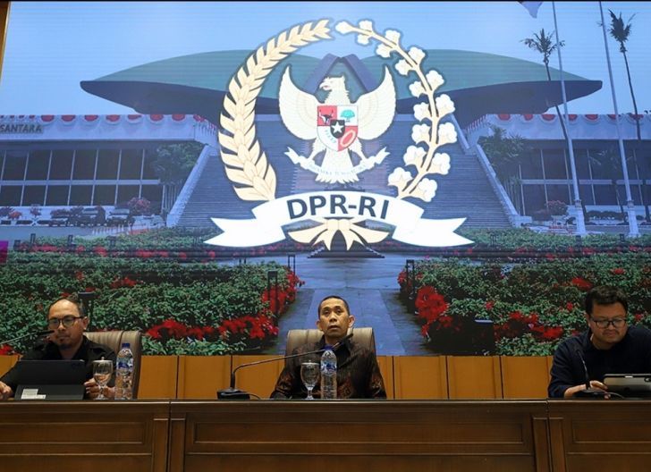 Photo of DPR: Meski Sulit, Perkuat Struktur Ekonomi dan Diversifikasi Perdagangan agar Rupiah Tidak Tergantung Dolar