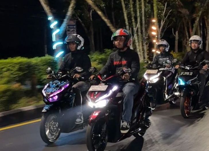Photo of Astra Motor Kalbar Hadirkan Vario Street Nation, Ini Keseruan Talkshow Modifikasi hingga Night Ride Meriah