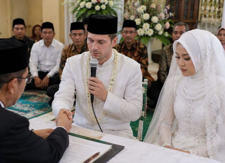 Photo of Cinta Tanpa Batas Negara, Tapi Jangan Sampai Jadi Korban! Imigrasi Pontianak Ingatkan Bahaya Kawin Pesanan dan Risiko Perkawinan dengan WNA