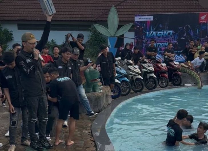 Photo of Keseruan Talkshow Modifikasi hingga Night Ride Meriah, Astra Motor Kalbar Sukes Hadirkan Vario Street Nation