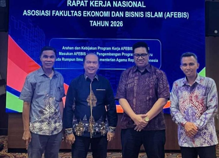 Photo of Potensi Pasar Besar, Prof Samsul Dekan FEBI IAIN Pontianak: Kalbar Bisa Jadi Laboratorium Ekonomi Syariah Nasional