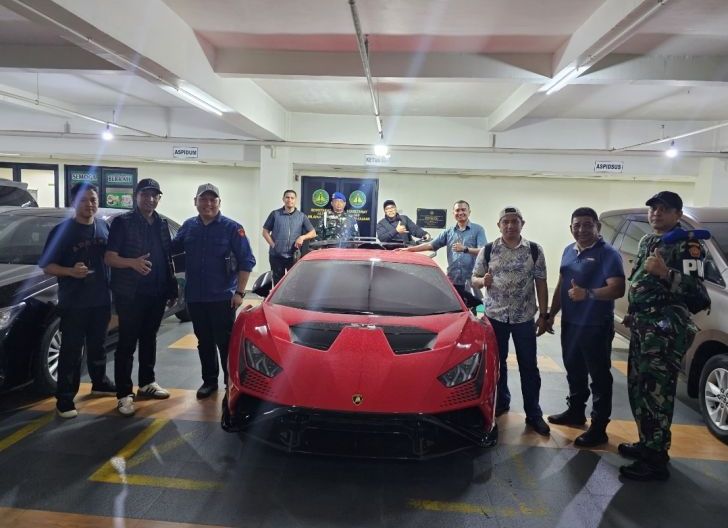 Photo of Tim Penyidik JAM PIDSUS Geledah dan Sita Beberapa Aset Aseng PT. QSS Milik Aseng