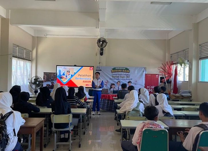 Photo of Tanamkan Cari aman Sejak Dini, Astra Motor Kalbar Gelar Edukasi Safety Riding di SMPN 13 Pontianak
