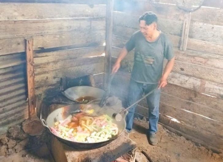 Photo of Dari Rumah Sederhana di Selalong, Sultra Merajut Rezeki Lewat Kerupuk