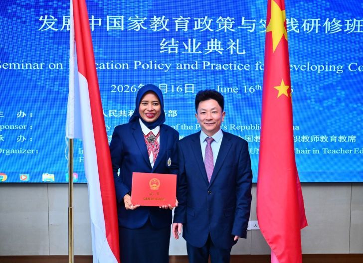 Photo of Direktur Pascasarjana Untan Bawa Isu AI dan STEM ke Forum Internasional di Shanghai