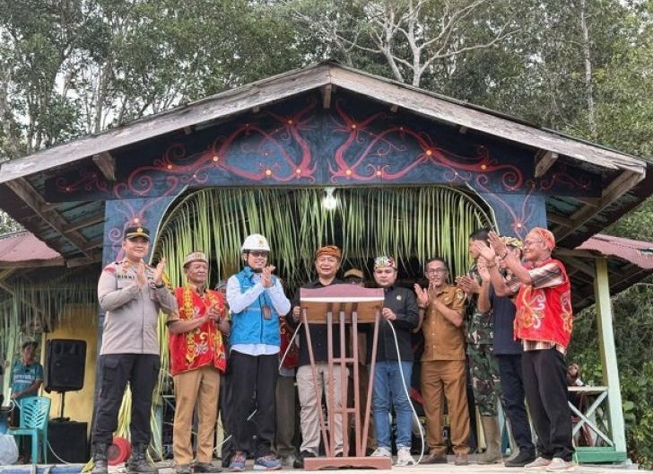 Photo of Listrik Terangi Pangkalan Batu Saat Gawai Adat Sapat Taun