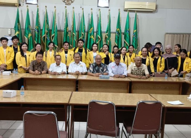 Photo of Mahasiswa UPB Belajar Pengambilan Keputusan Langsung di Kadin Kalbar