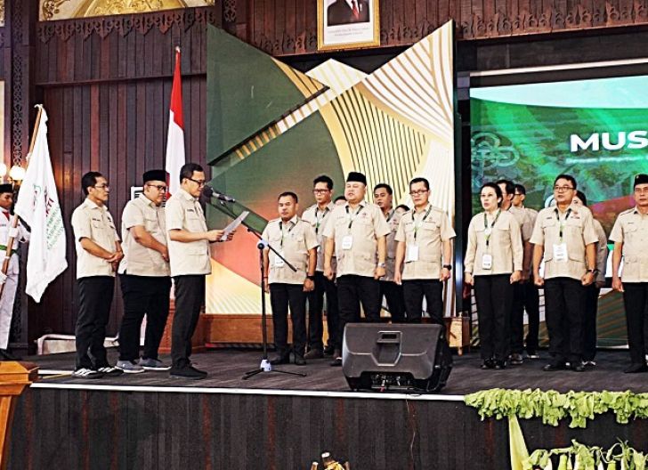 Photo of Bupati dan Wali Kota se-Kalbar Resmi Dilantik Menjadi Ketua HKTI