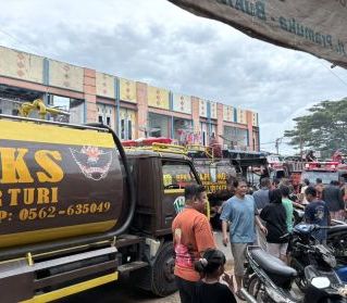 Empat Ruko di Jalan Pramuka Singkawang Terbakar