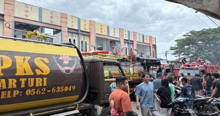 Empat Ruko di Jalan Pramuka Singkawang Terbakar
