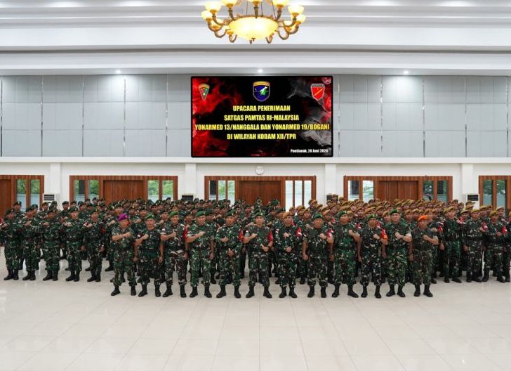 Photo of Terima Satgas Pamtas RI-Malaysia Yonarmed 19 dan Yonarmed 13, Pangdam XII/Tpr: Jaga Merah Putih di Lengan Kananmu!
