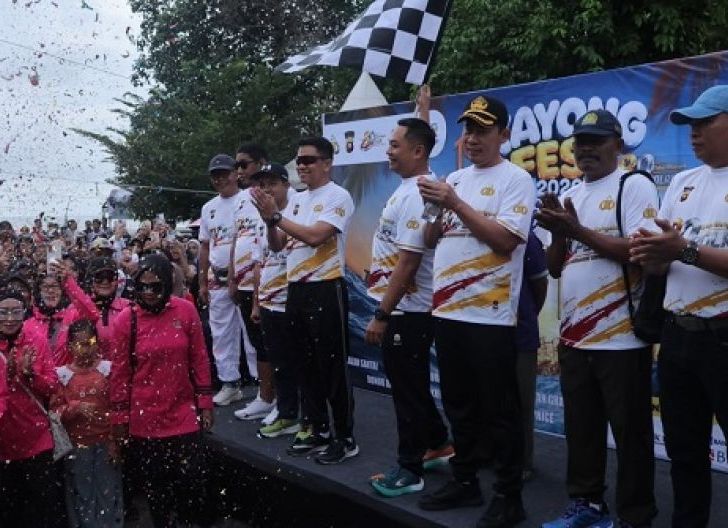 Photo of Ribuan Warga Meriahkan Jalan Sehat Hari Jadi Kayong Utara ke-19 dan Hari Bhayangkara ke-80