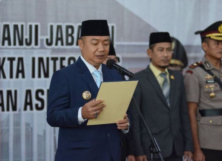 Photo of Bupati Ketapang Lantik Pejabat Manajerial, Tegaskan Penguatan Birokrasi dan Pelayanan Publik