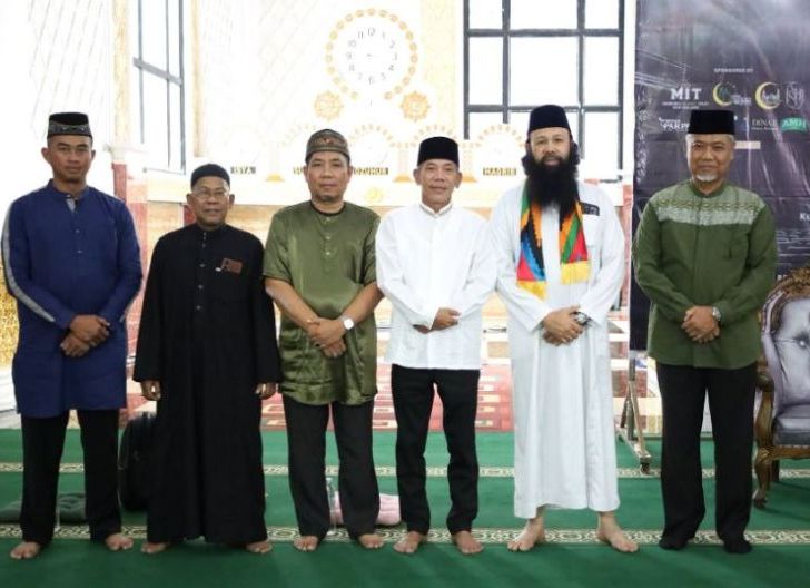 Photo of Hadiri Seminar Akbar Keagamaan, Wabup Ketapang  Ajak Masyarakat Perkuat Ketahanan Keluarga dan Nilai Keagamaan