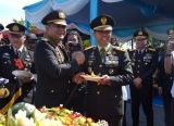 Photo of Sinergitas Tanpa Batas, Pangdam XII/Tpr Beri Kejutan Tumpeng di HUT ke-80 Bhayangkara