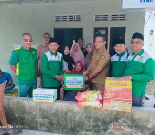 Baznas Singkawang Beri Bantuan Sembako dan Santunan Kepada Korban Kebakaran