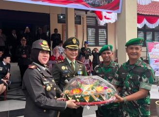 Wujud Sinergitas TNI-Polri untuk Negeri, Dandim 1210/Landak Hadiri Upacara dan Syukuran Hari Bhayangkara Ke-80 Tahun 2026