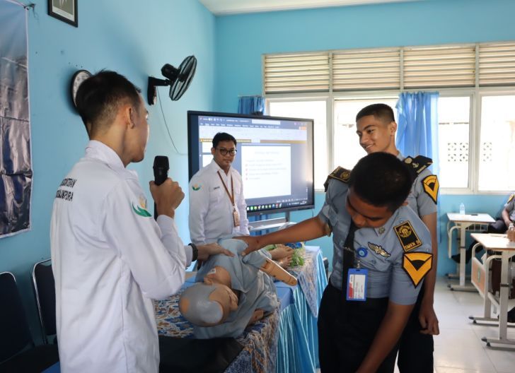 Photo of Edukasi Peningkatan Kesadaran Neurologi Dasar untuk Mencegah Kecelakaan di Lingkungan Pelayaran Pada Siswa Jurusan Pelayaran