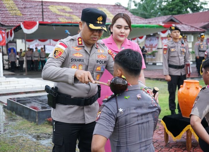 Photo of Kapolres Bengkayang Minta 61 Personel Naik Pangkat Tingkatkan Profesionalisme