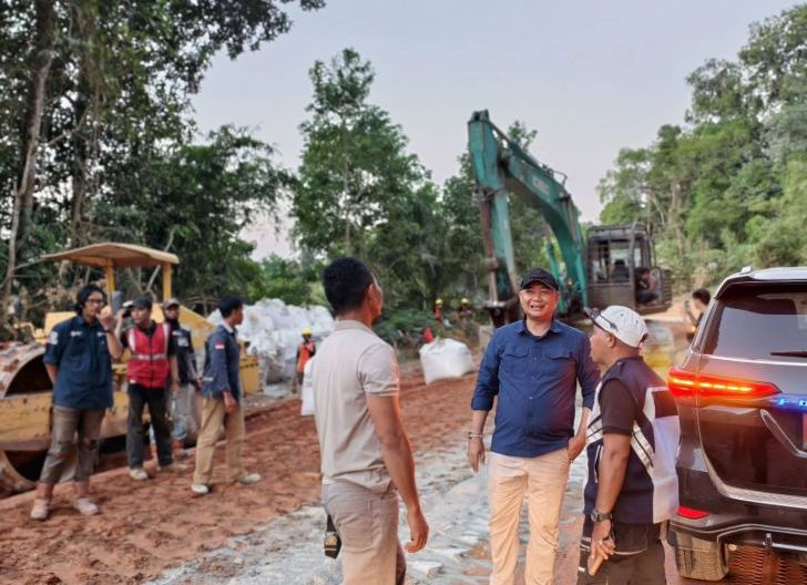 Photo of Kawal Pembangunan Infrastruktur, Bupati Tinjau Langsung Progres Peningkatan Jalan Provinsi di Kekura