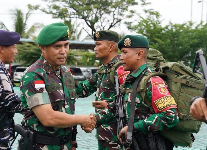Photo of Pangdam XII/Tpr Pimpin Pelepasan Purna Tugas Satgas Pamtas RI-Malaysia dan Pemusnahan Barang Bukti Ilegal