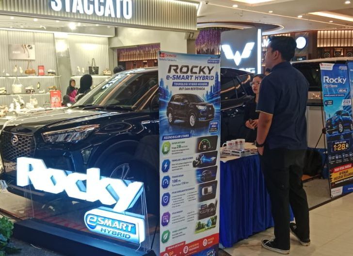 Photo of Rocky e-Smart Hybrid Resmi Meluncur di Kalbar, Astra Daihatsu Pontianak Kubu Raya Gelar Pameran di Mega Mall