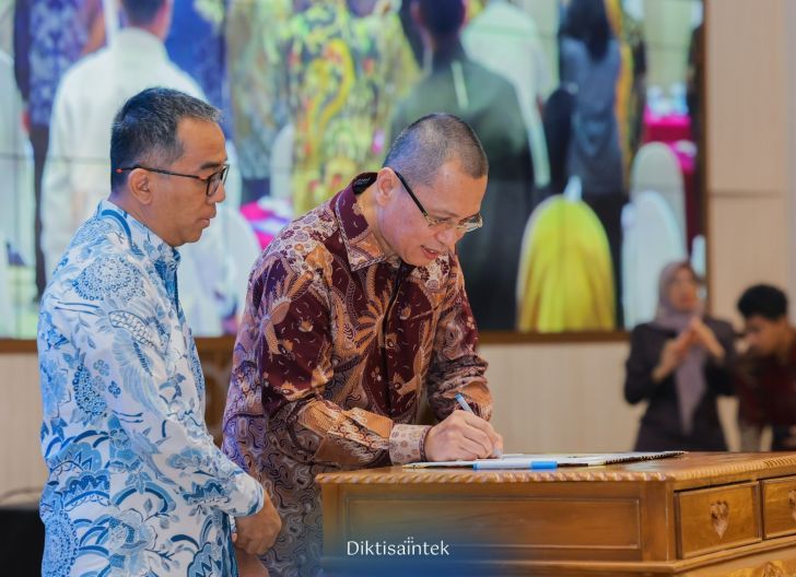 Photo of Rektor Untan Nahkodai Forum Rektor Indonesia 2025–2026, Perkuat Kolaborasi Perguruan Tinggi untuk Pembangunan Nasional