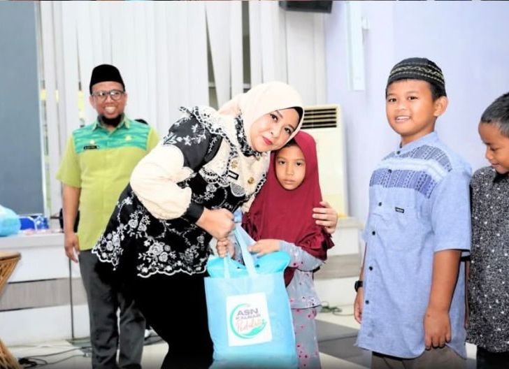 Photo of ASN Kalbar Peduli Hadir di Sambas, Latsar CPNS Ditutup dengan Aksi Berbagi untuk Anak Yatim