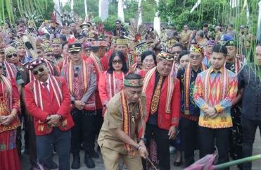 Wakapolres Sanggau Hadiri Pembukaan Gawai Adat Dayak Nosu Minu Podi XXII, Wujud Sinergi Polri Mengawal Pelestarian Budaya dan Persatuan