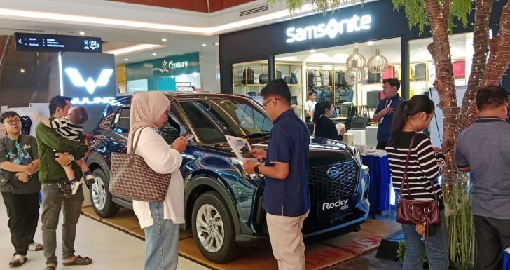 Daihatsu Rocky e-Smart Hybrid Resmi Mengaspal di Kalbar, Teknologi Hemat BBM dan Fitur Keselamatan Canggih jadi Andalan: Astra Daihatsu Pontianak-Kubu Raya Gelar Pameran di Ayani Mega Mall