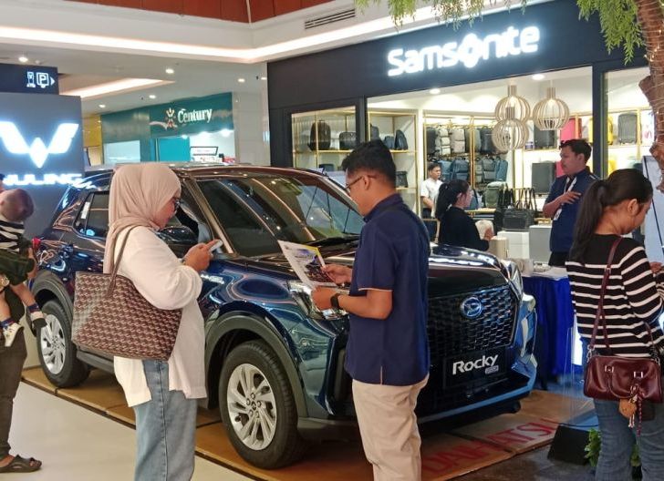 Photo of Daihatsu Rocky e-Smart Hybrid Resmi Mengaspal di Kalbar, Teknologi Hemat BBM dan Fitur Keselamatan Canggih jadi Andalan: Astra Daihatsu Pontianak-Kubu Raya Gelar Pameran di Ayani Mega Mall