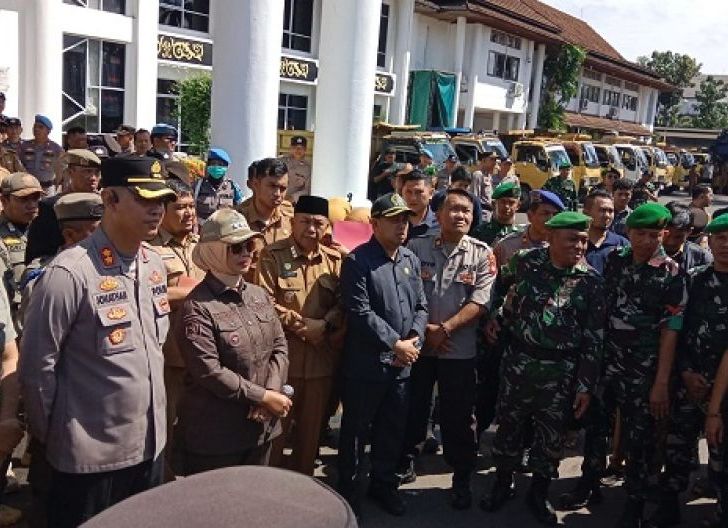 Photo of Aliansi Sopir Demo Solar Langka, Erlina Janji Tindaklanjuti Kelangkaan Solar Subsidi