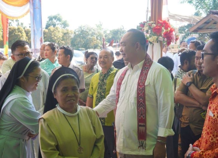 Photo of Hadiri Pentahbisan Empat Imam Baru, Bupati Ketapang Tegaskan Komitmen Membangun Daerah Secara Adil bagi Semua Golongan