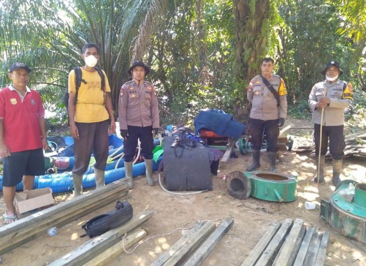 Photo of Respons Cepat Keluhan Warga di Media Sosial, Polsek Meliau Intensifkan Himbauan Larangan PETI di Desa Melawi Makmur