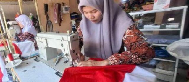 Ekspidisi Merah Putih Rumah JurnalisxMyPertamina, Sarah Bangga Jahit 1.000 Bendera untuk Perbatasan Indonesia