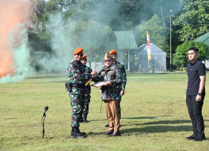 Photo of Perkuat Semangat Pengabdian dan Sinergitas, Bupati Sujiwo Resmi Sandang Gelar Warga Kehormatan Korpasgat TNI AU